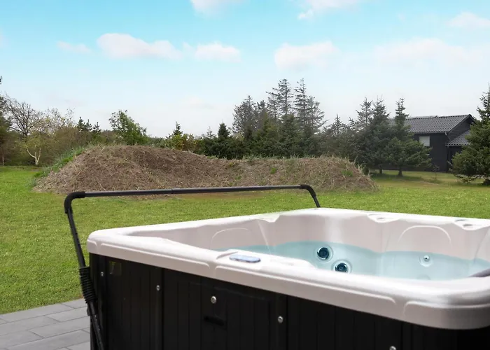 Semesterbostad Gorgeous In With Jacuzzi *